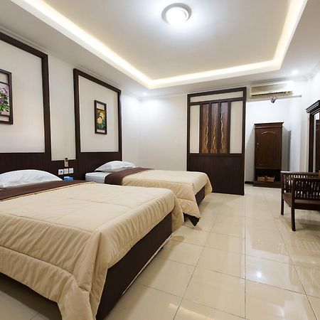 Hotel Wisma Djaja Syariah Bojonegoro Dış mekan fotoğraf
