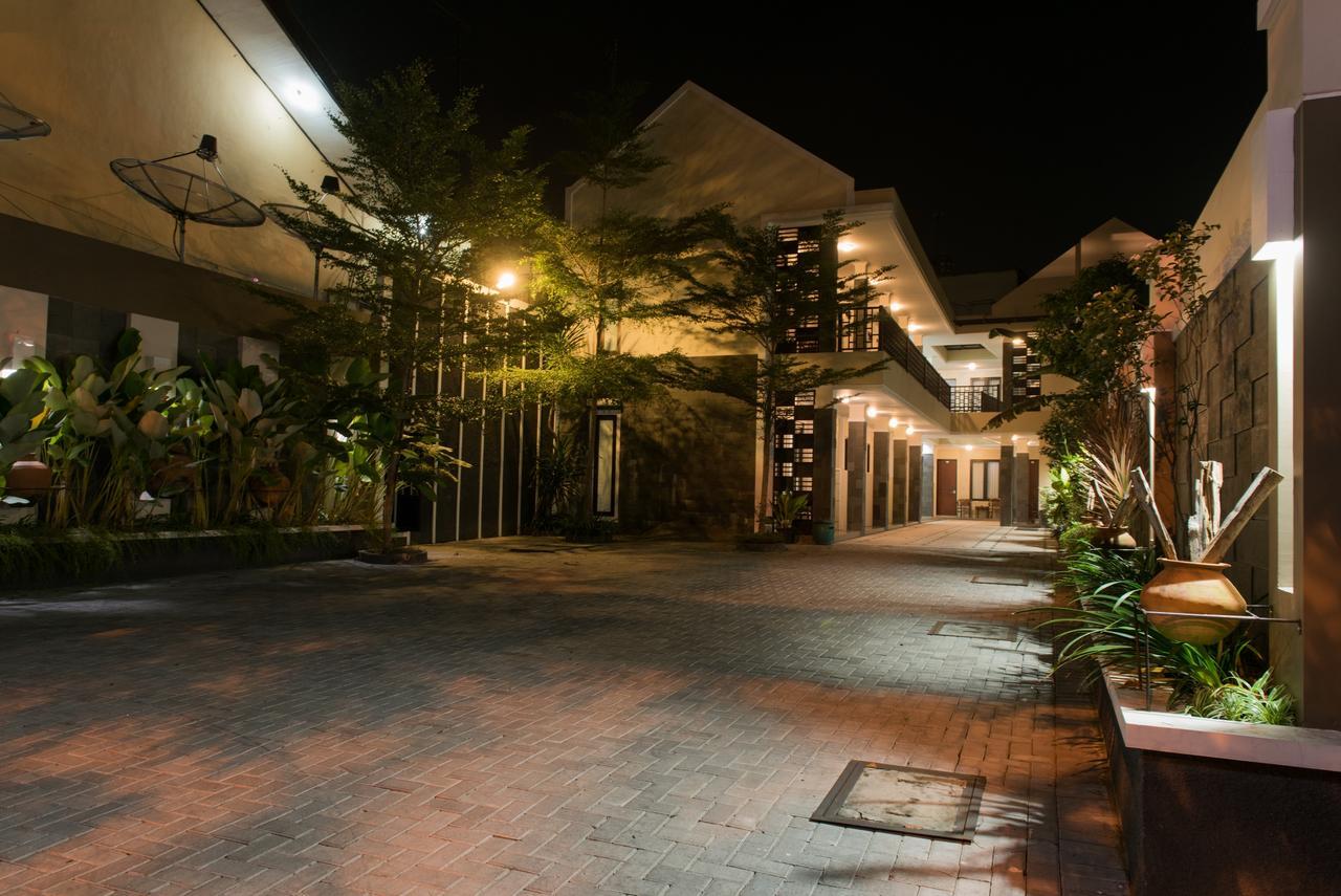 Hotel Wisma Djaja Syariah Bojonegoro Dış mekan fotoğraf