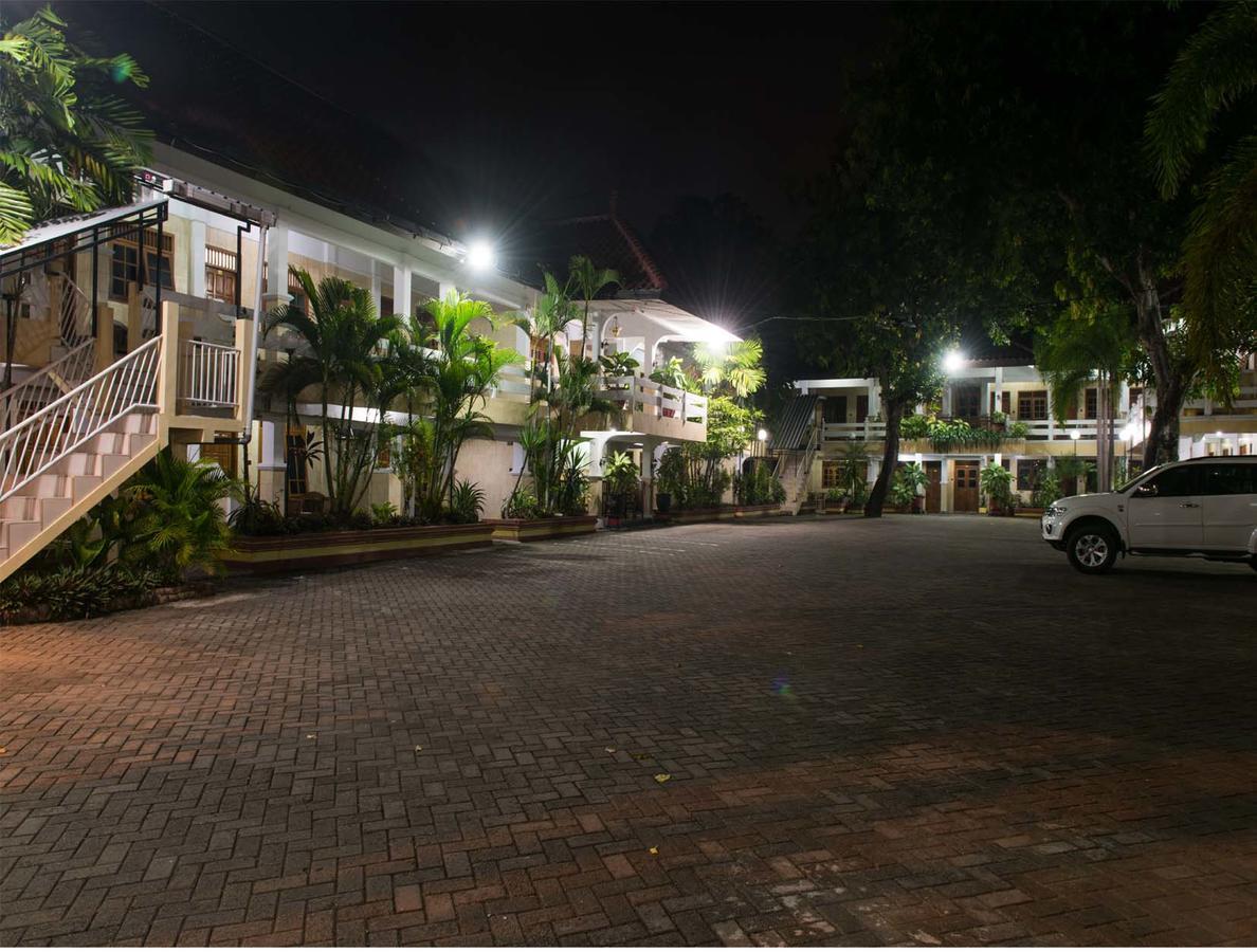 Hotel Wisma Djaja Syariah Bojonegoro Dış mekan fotoğraf